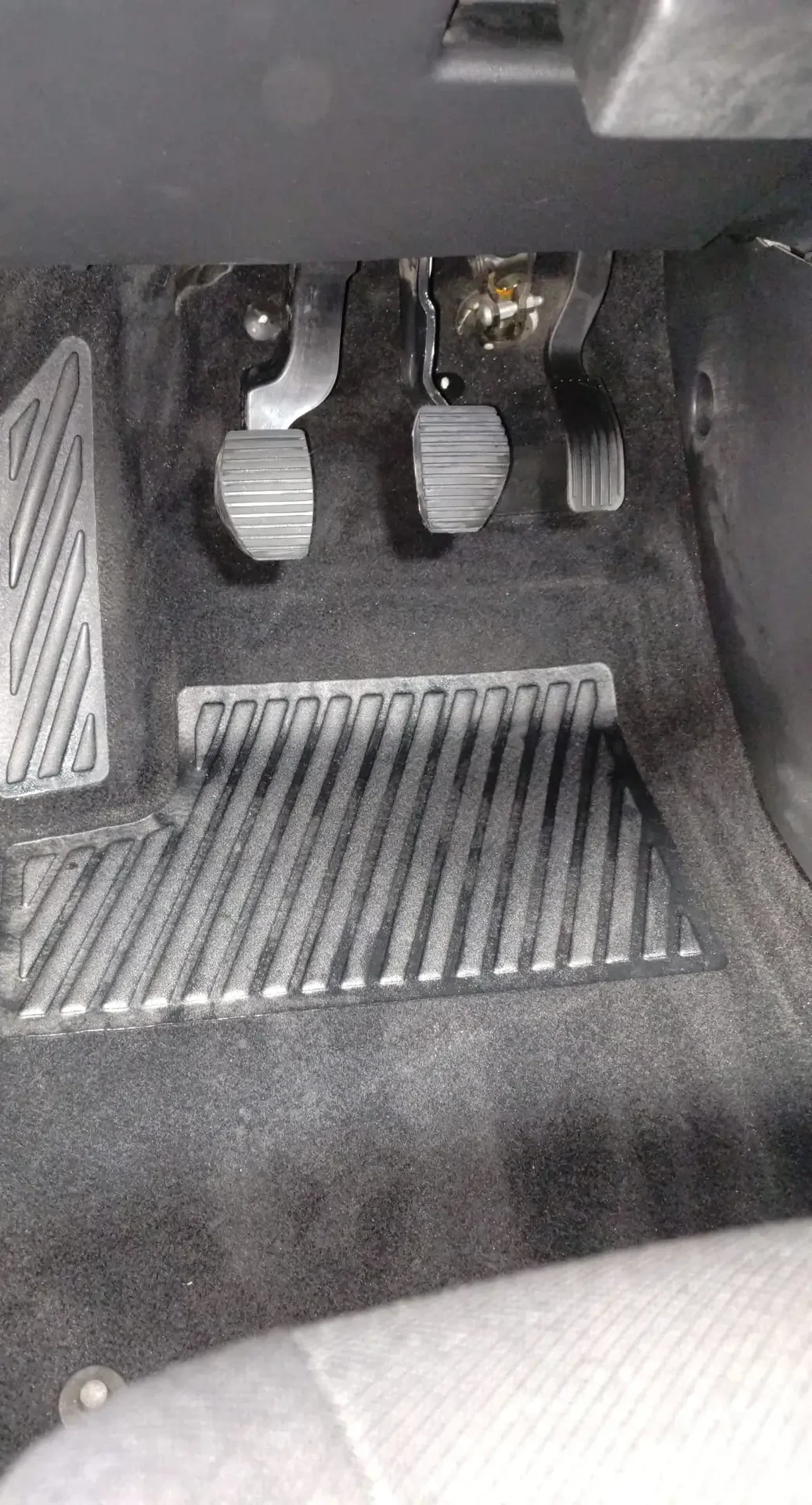 Tapis de sol de voiture nettoyé
