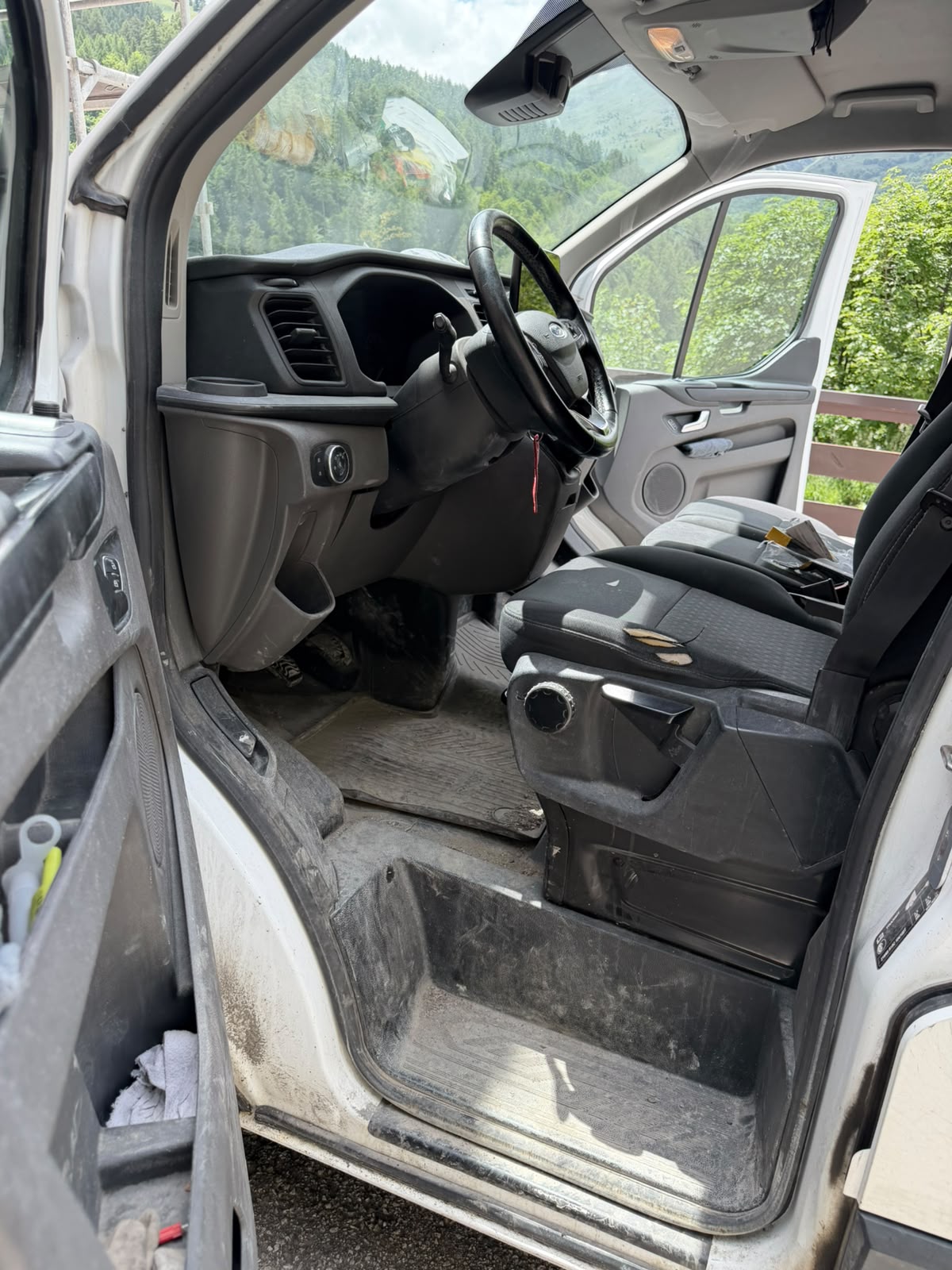 Nettoyage intérieur d’un Ford transit à Valloire en Savoie